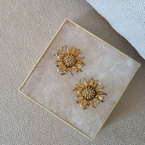 Vintage Castlecliff Gold Tone Sunflower Clip Earrings Signed